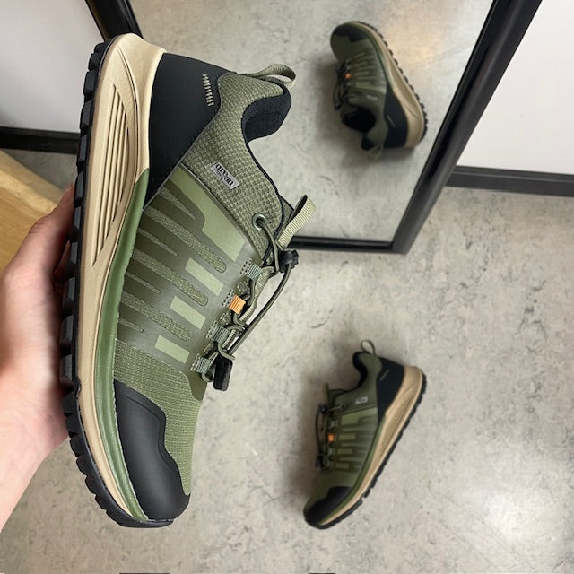 Vattentät herrsneaker i grönt med hålfotsstöd och bred passform från Green Comfort