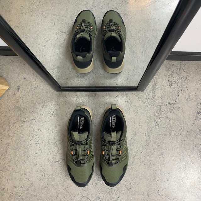 Vattentät herrsneaker i grönt med hålfotsstöd och bred passform från Green Comfort