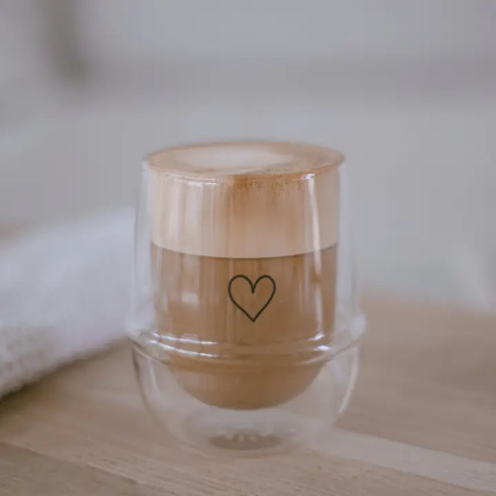 Dubbelt väggat glas med hjärta – elegant och funktionellt termoglas för kaffe och te