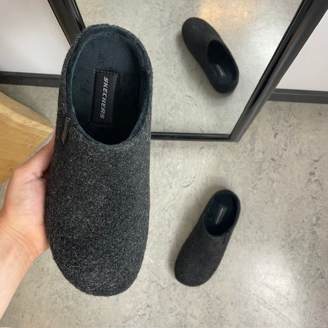 Skechers tofflor – bred passform med Memory Foam och öppen häl