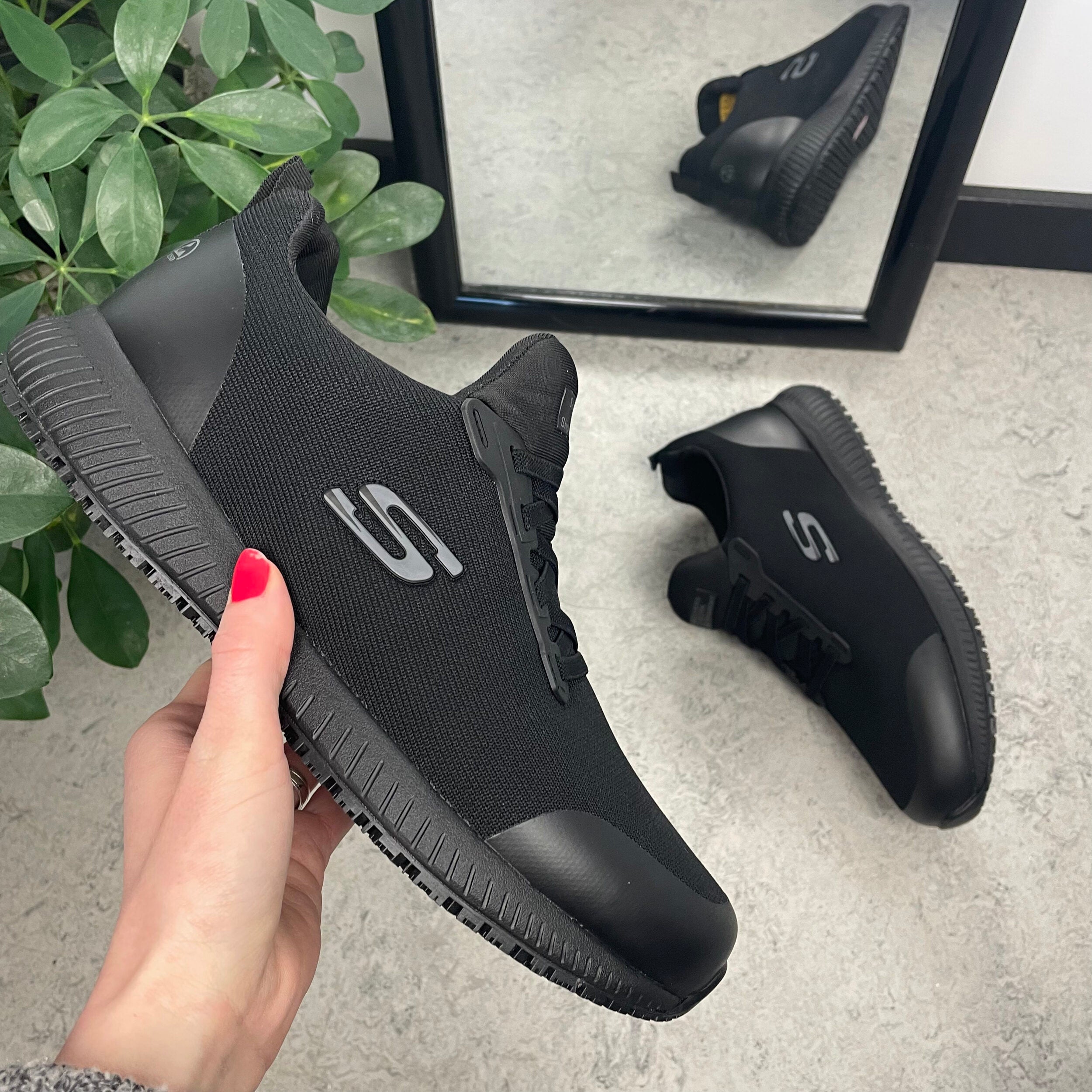 Svarta Skechers work-skor med ESD