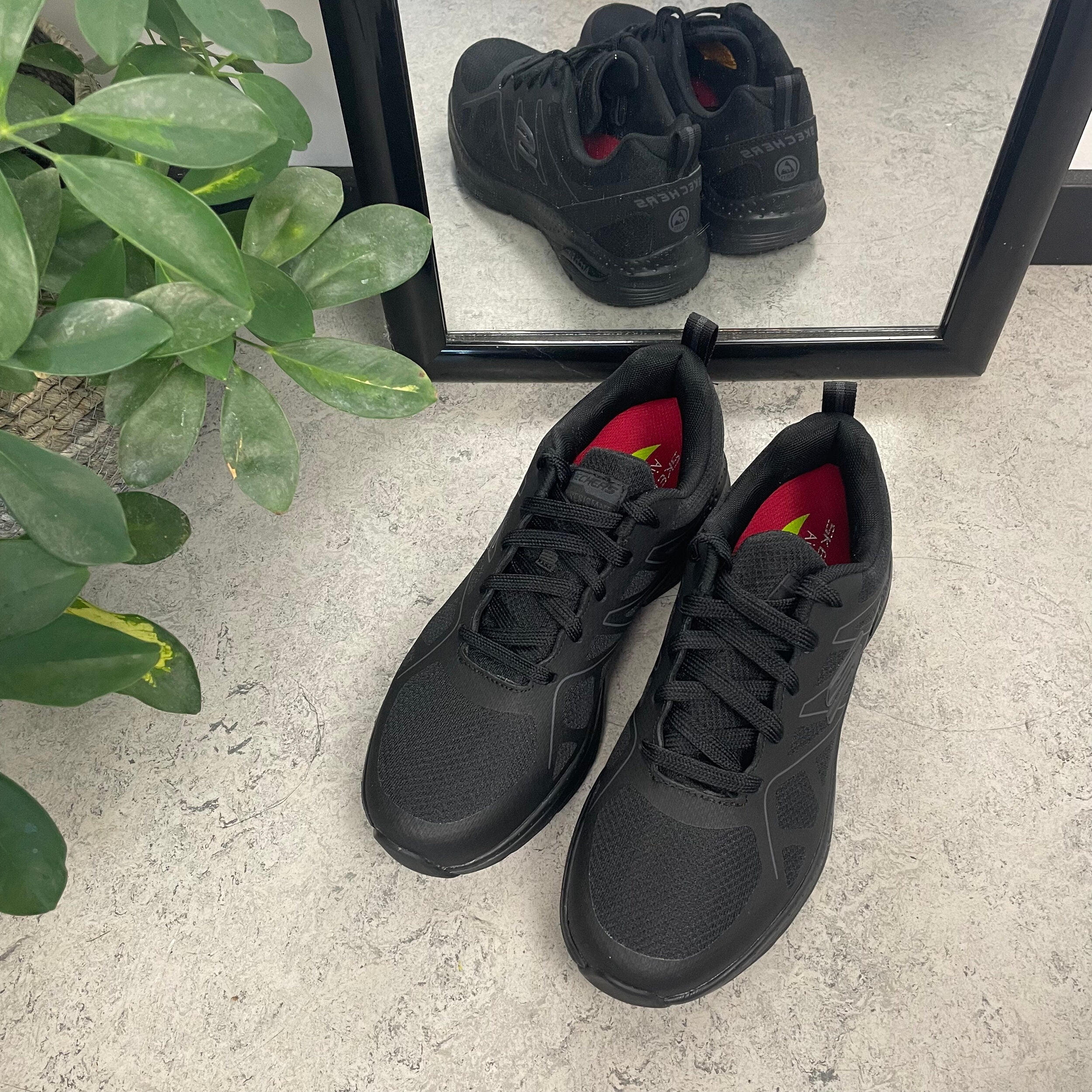 Skechers Work-sko i svart med svankstöd