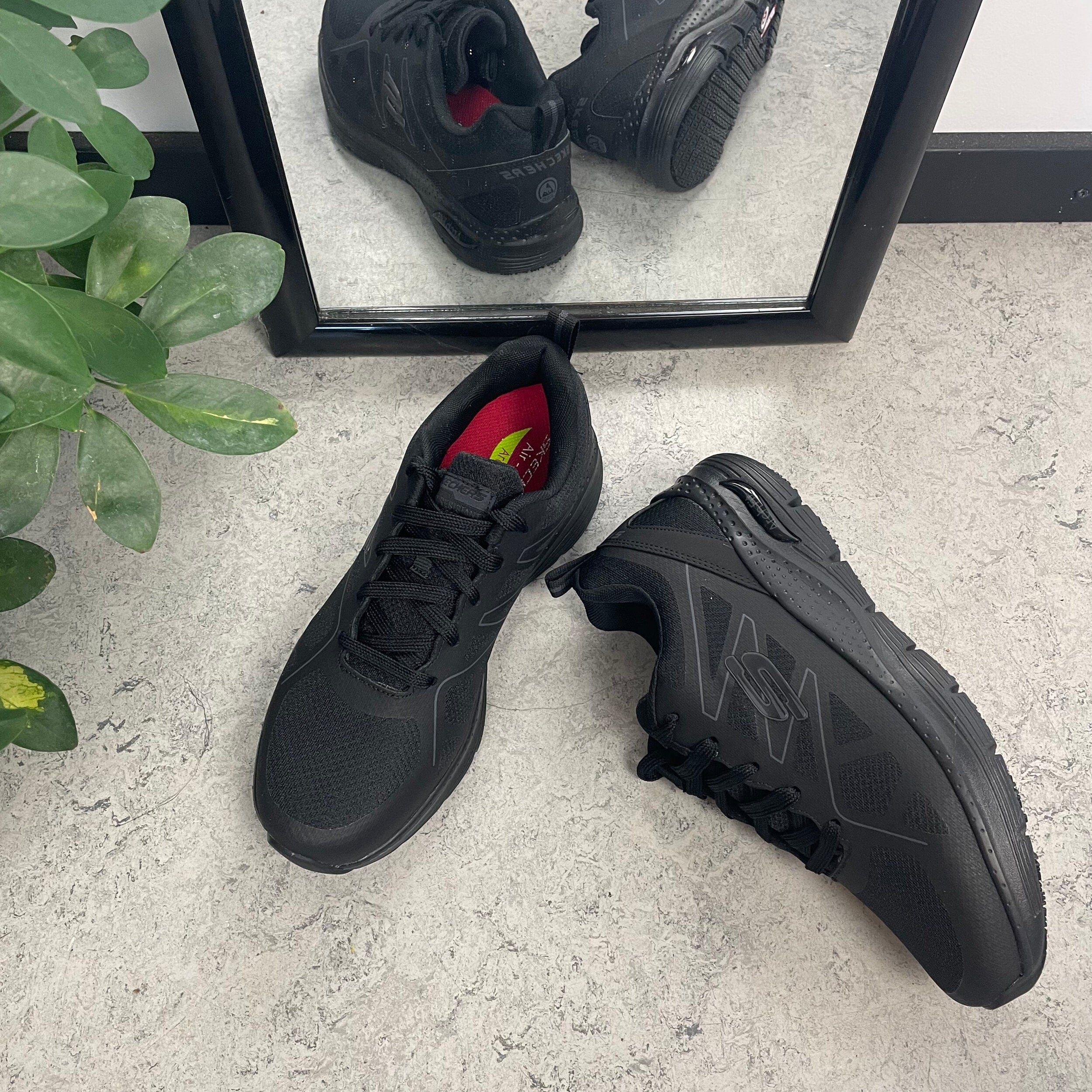 Skechers Work-sko i svart med svankstöd