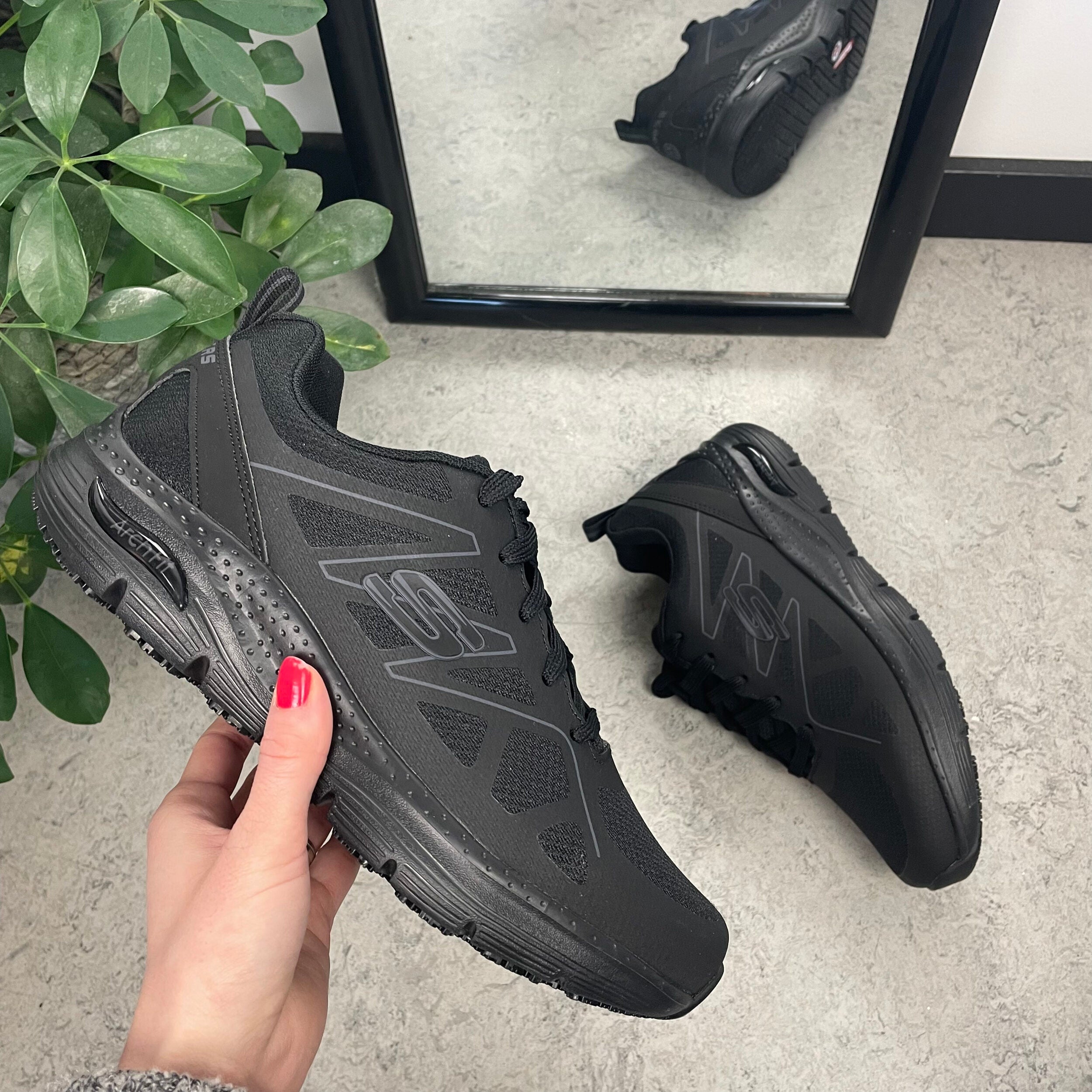 Skechers Work-sko i svart med svankstöd