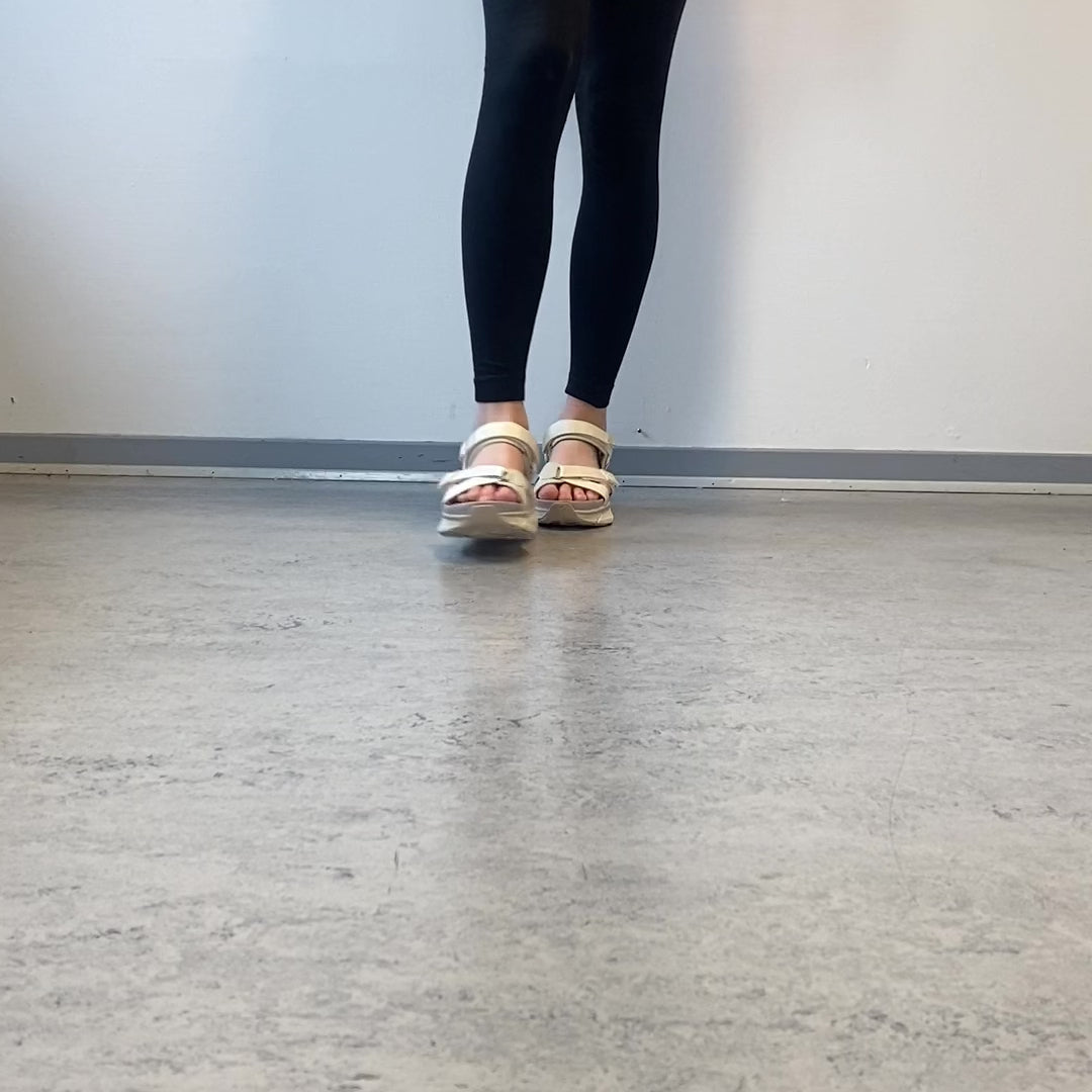 Ladda video: Lättviktsandal från SSKbutiken.se - Beige