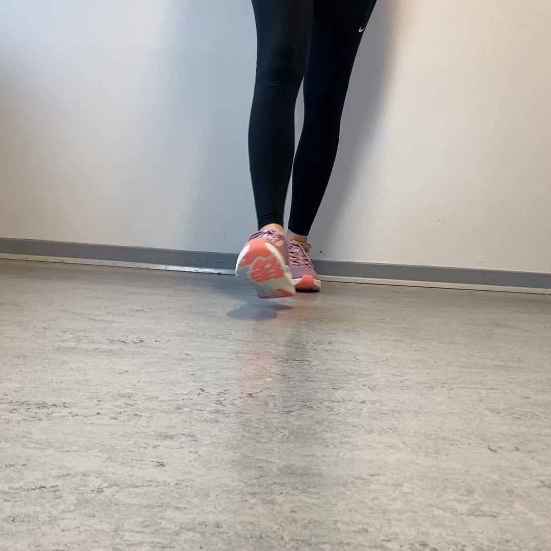 Ladda video: Skechers Slip-ins med Arch Fit – lavendelsneaker