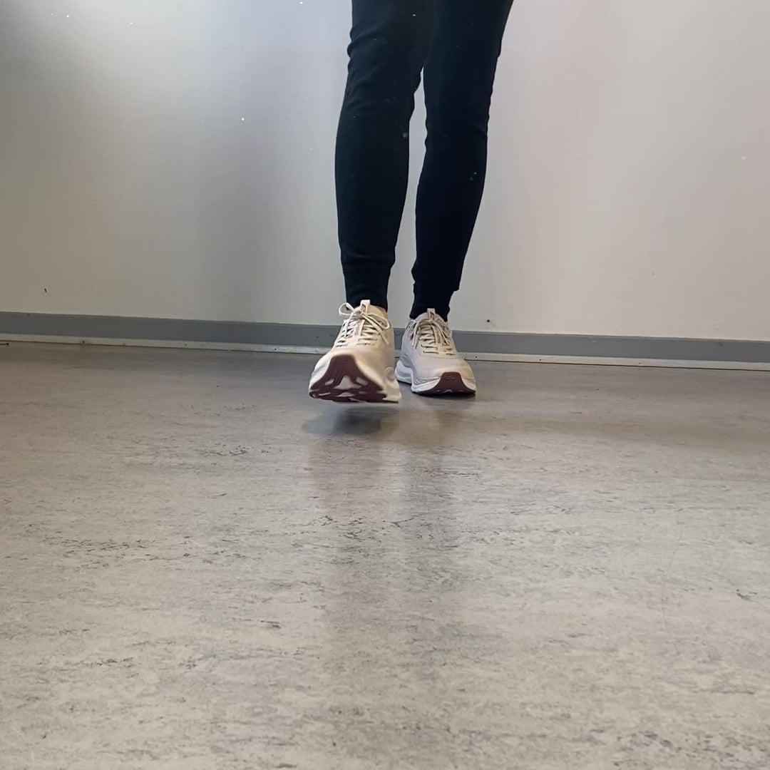 Ladda video: Skechers Slip-ins – stötdämpande skor med maximal komfort