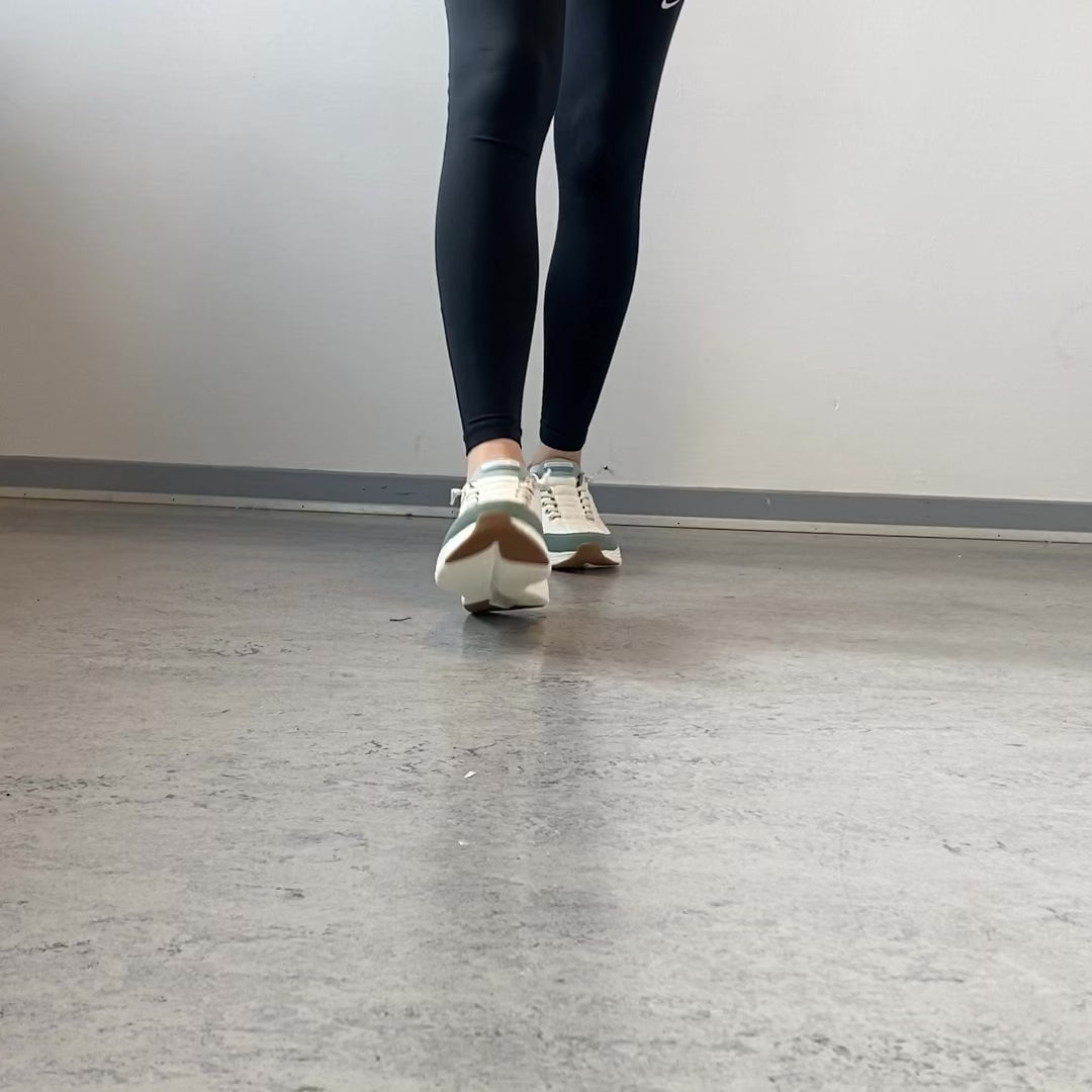 Ladda video: Skechers Slip-ins – Contour Foam Cozy Fit – vit/grön
