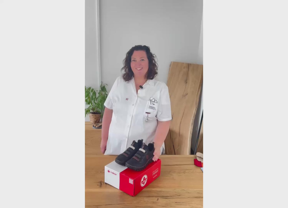 Ladda video: Rieker damsko i svart – flexibel slip-onkomfort