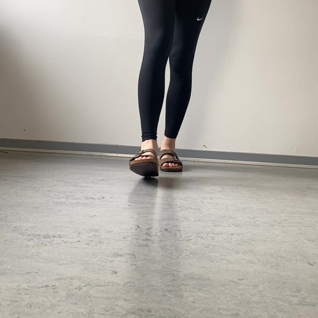 Ladda video: Cruz slip-on sandal – Brun