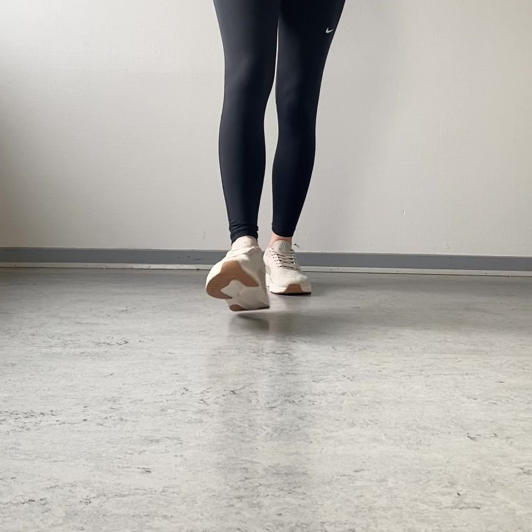 Ladda video: Linares W Wide Fit Shoe – beige lättviktsko med extra bredd