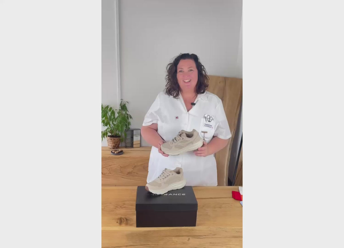 Ladda video: Endurance komfortsko för dam – lätt beige sneaker