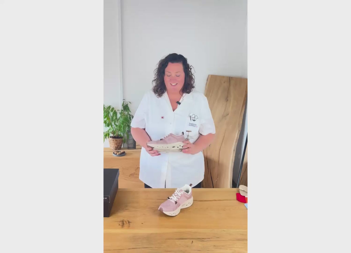 Ladda video: Rosa Endurance sportskor med god stötdämpning
