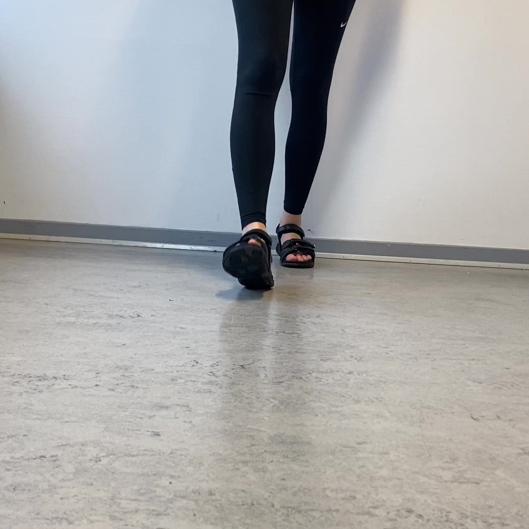 Ladda video: Green Comfort Corsica sandal – Svart