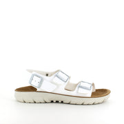 Vit Birkenstock Kano-sandal med halkfria sulor.