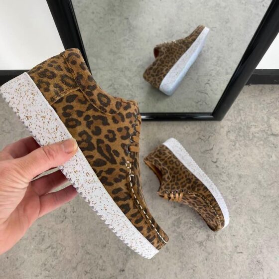 Nature sko med leopard tryck