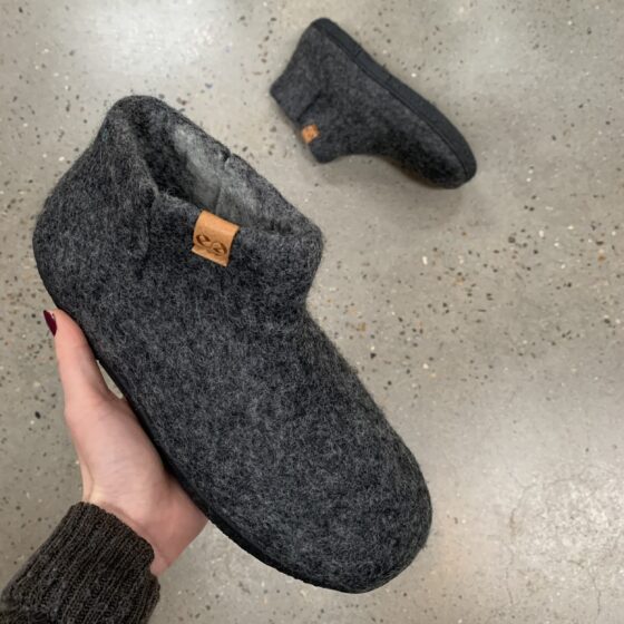 Hög modell inneskor i Ull med skridsäker sula från Green Comfort