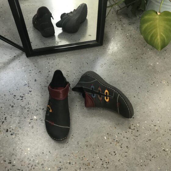 Grön Rieker stövel med smarta detaljer