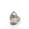Elegant beige sandal från Skechers med elastiska remmar