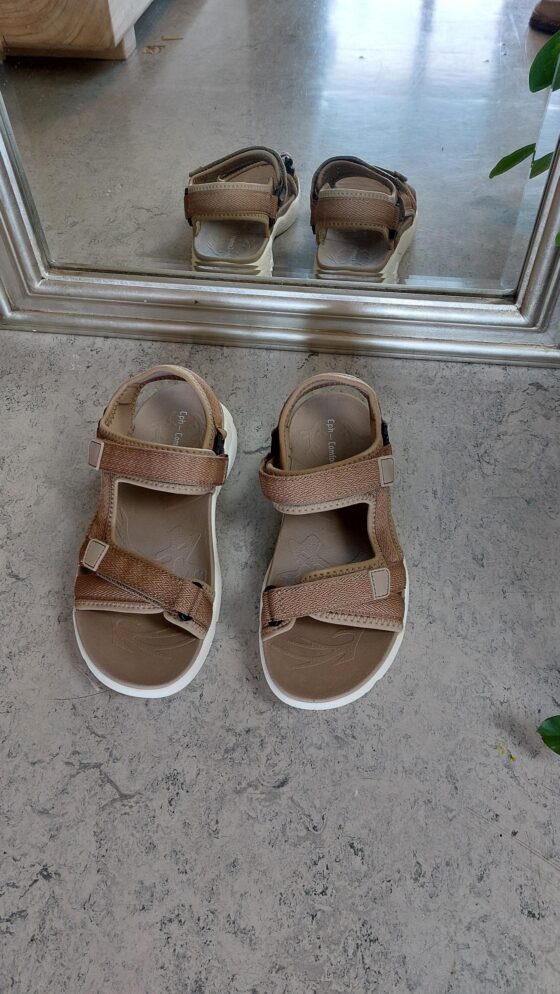 Brun tvättbar sandal med massor av stötdämpning