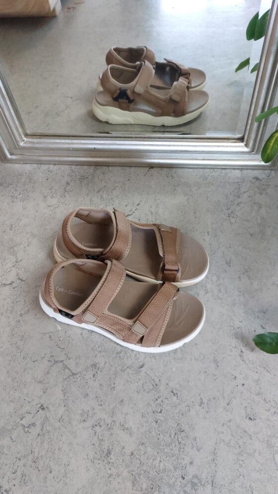 Brun tvättbar sandal med massor av stötdämpning