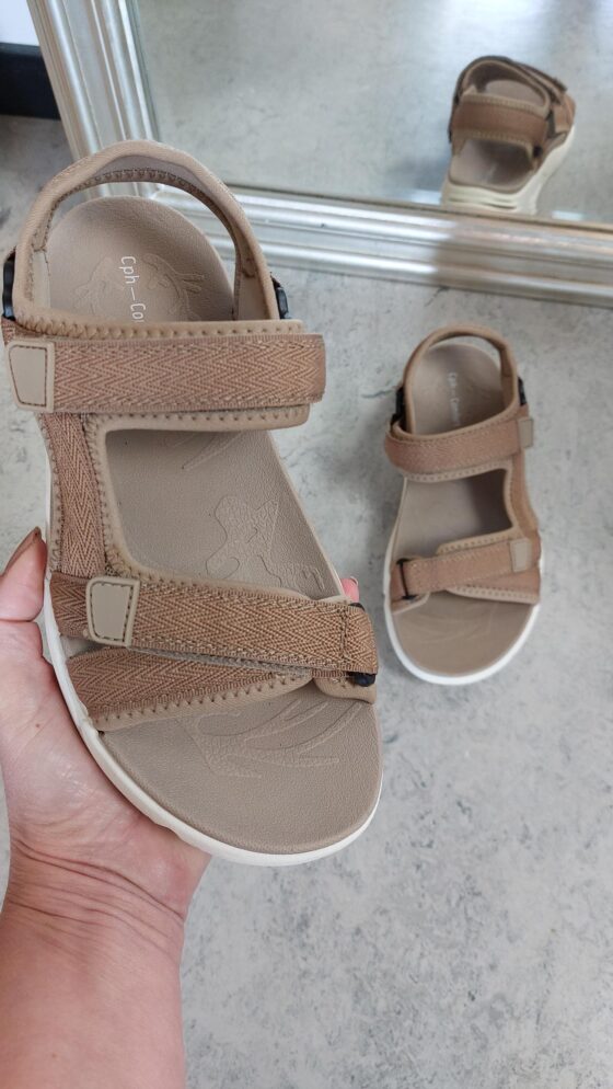 Brun tvättbar sandal med massor av stötdämpning