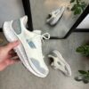 Vita, vattentäta och andningsbara Skechers-skor