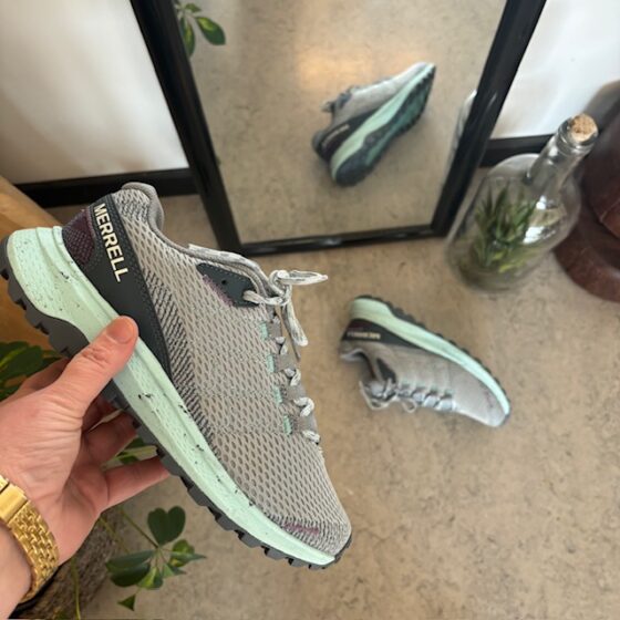 Merrell skor med stickat överdel och hålfotsstöd