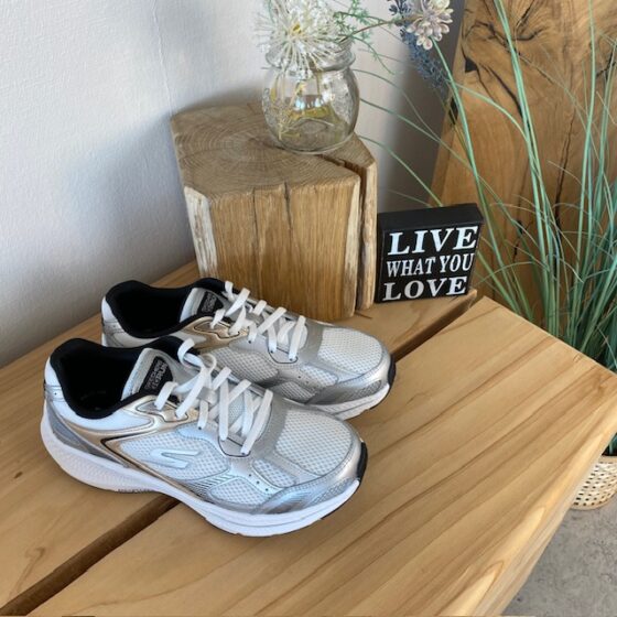 Andningsbara Skechers GoRun skor