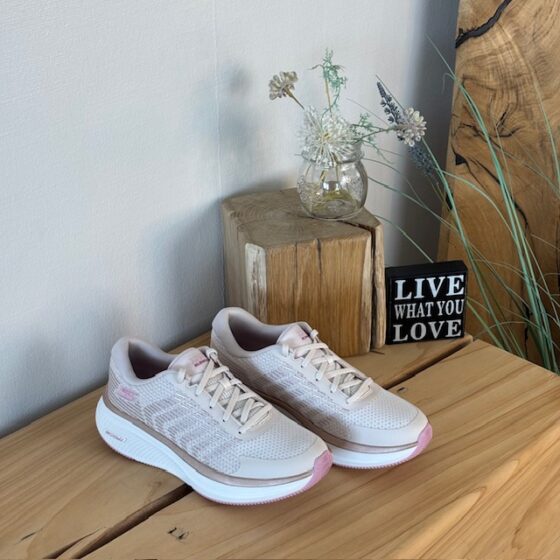 Skechers lättviktsskor med andningsbart övermaterial