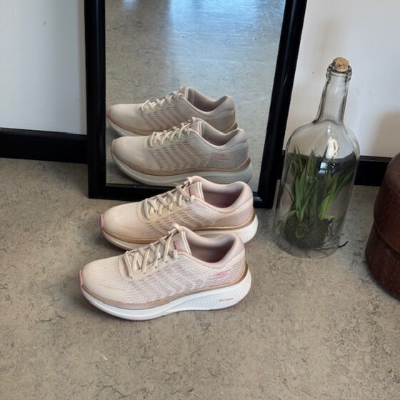 Skechers lättviktsskor med andningsbart övermaterial