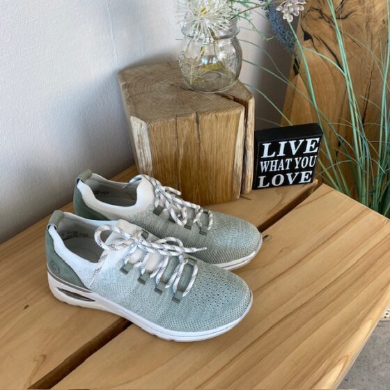 Remonte slip-on sneakers med bra hålfotsstöd.
