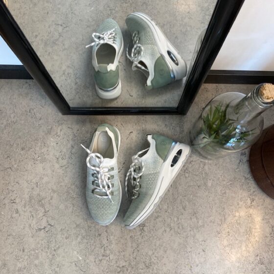 Remonte slip-on sneakers med bra hålfotsstöd.