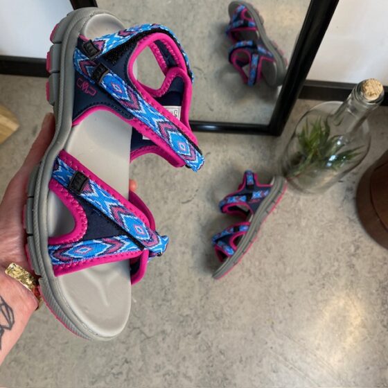 Blå/Rosa CMP lättviktsandal med fantastisk komfort