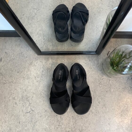 Svart Step-Ins sandal med bra passform