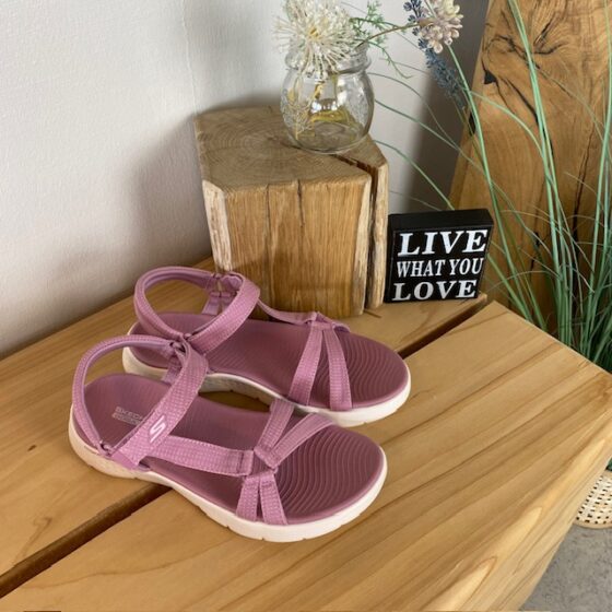 Rosa Skechers GOwalk sandal, bred modell