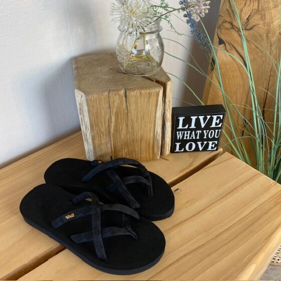 Svart Teva slip-on sandal med mjuka textilremmar