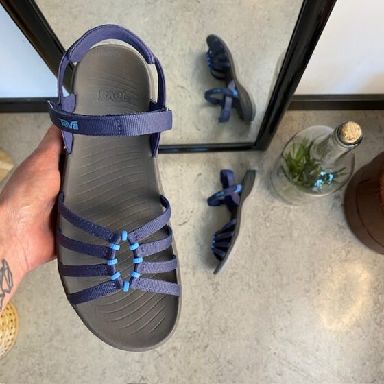 Blå Teva Tirra Traveler damsandal med hålfotsstöd