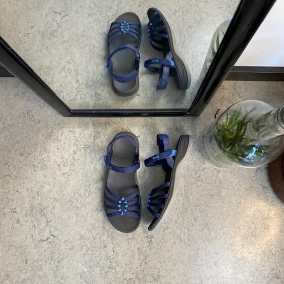 Blå Teva Tirra Traveler damsandal med hålfotsstöd