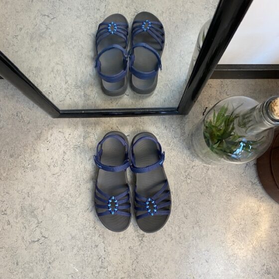 Blå Teva Tirra Traveler damsandal med hålfotsstöd