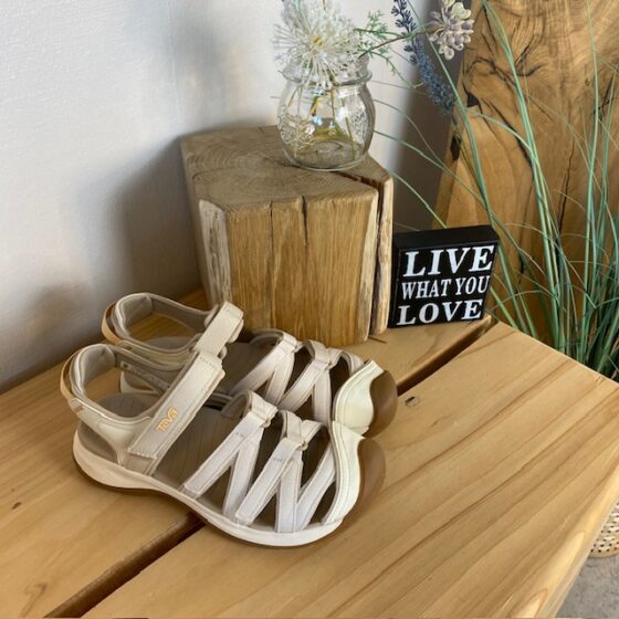 Ljus sluten Teva Tirra sandal med hålfotsstöd