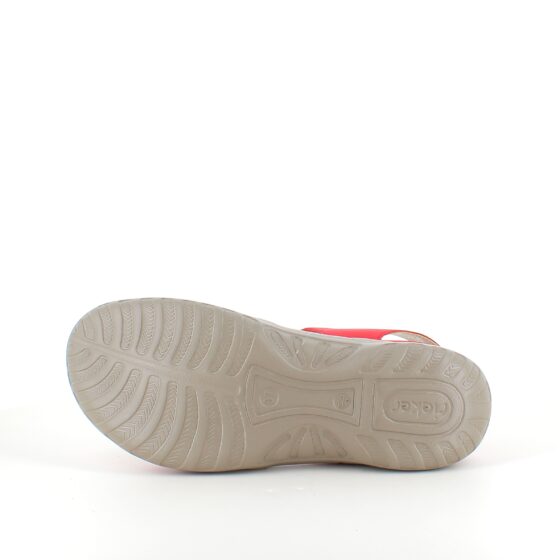Röd sandal från Rieker med elastiska remmar