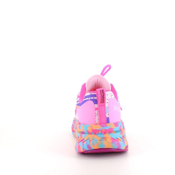 Skechers Max Cushion: Bekväma, multifärgade vardagsskor med stöd.