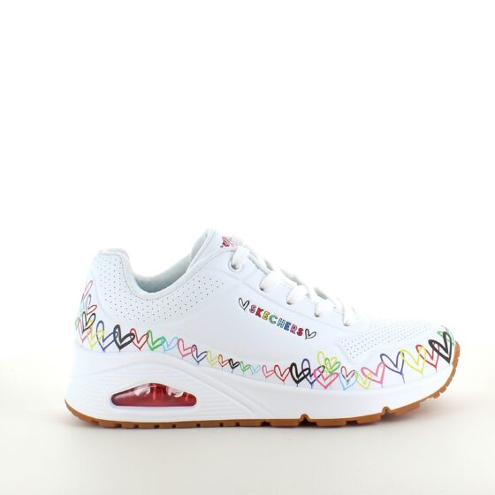 Vita Skechers-skor med fina hjärtdetaljer