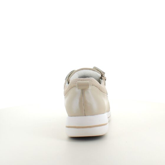 Andningsbara beige sneakers från Green Comfort