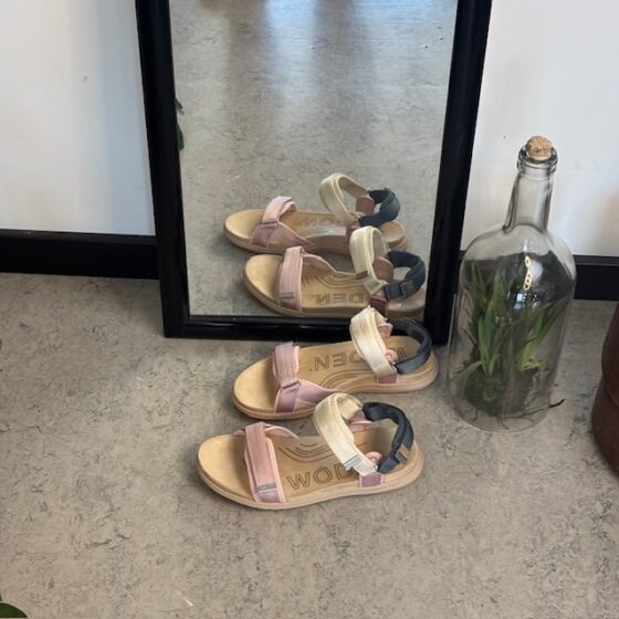 Ljus Woden sandal med bra valvstöd.