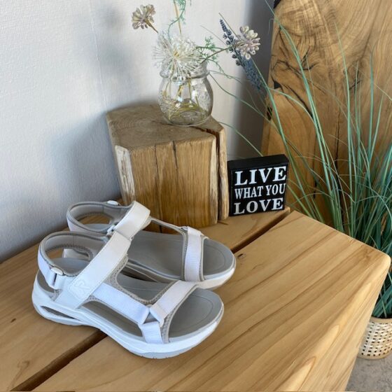 Vita Rieker vandringssandaler med extra stötdämpning vid hälen