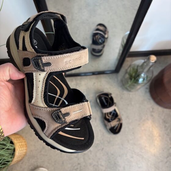 Beige och brun sportssandal