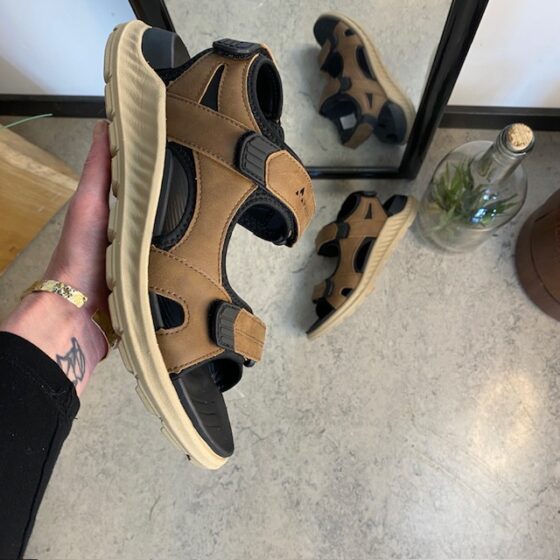 Brun herrvandalsandal från Whistler med bra hålfotsstöd