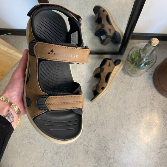 Brun herrvandalsandal från Whistler med bra hålfotsstöd